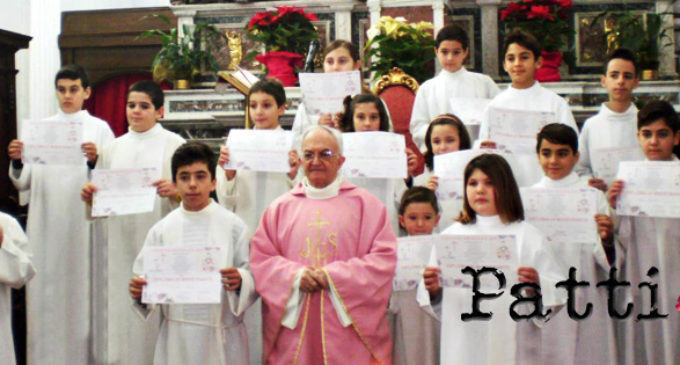 PATTI – Nella chiesa di San Nicola il rito della “Vestizione dei ministranti”