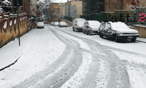 SAN PIERO PATTI – Nevica anche a San Piero Patti, l’istituto comprensivo sospende le attività