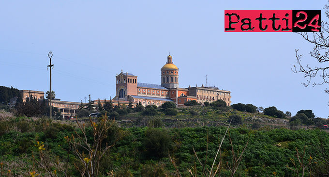 PATTI – Festeggiamenti Madonna del Tindari. Fiumana di pellegrini verso il sacro colle, tantissimi a piedi e scalzi