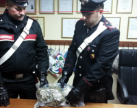 SANTA LUCIA DEL MELA – 500 grammi di ”marijuana”, sottovuoto, ben occultata nel veicolo. Arrestati due giovani