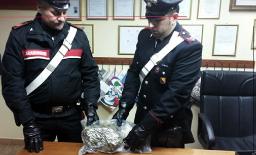 SANTA LUCIA DEL MELA – 500 grammi di ”marijuana”, sottovuoto, ben occultata nel veicolo. Arrestati due giovani