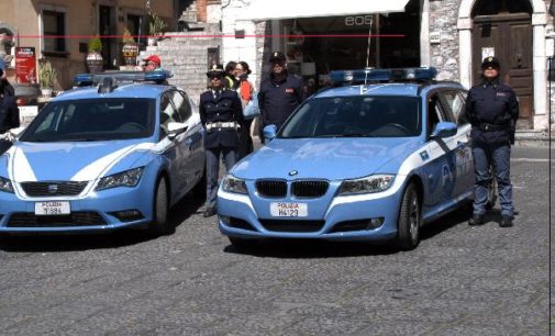 TAORMINA – In auto affiancano una ragazza e le strappano con violenza la borsa. Due arresti per furto con strappo.