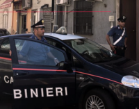 ROCCALUMERA – Sorpresi mentre tentavano di forzare la porta di ingresso dell’Ufficio Postale. Un arresto e 2 complici in fuga