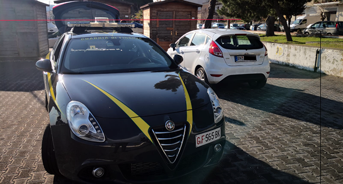 PATTI – Sequestrate 6 auto con targa estera.