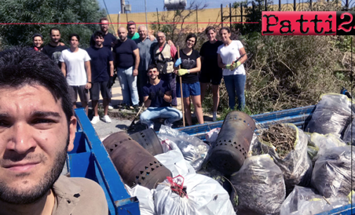 MESSINA – Volontari puliscono la villetta di Faro Superiore in Via Gaetano Micale, lasciata al degrado e all’incuria.