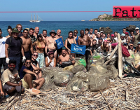 MILAZZO – 50 volontari provenienti dal almeno 10 diverse parti del mondo ripuliscono la spiaggia delle tre pietrazze