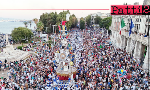 MESSINA – La processione della “Vara dell’Assunta”. In ragione della massiccia presenza di fedeli, sono stati predisposti efficaci servizi di ordine pubblico.