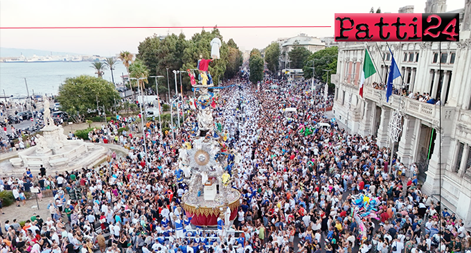 MESSINA – La processione della “Vara dell’Assunta”. In ragione della massiccia presenza di fedeli, sono stati predisposti efficaci servizi di ordine pubblico.